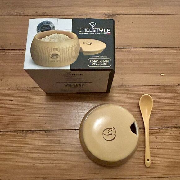 Emilia Food Love ceramic cheese box and ceramic cheese spoon. NWT, NIB. - Picture 7 of 14